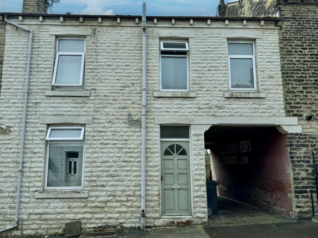 2 bedroom terraced house for sale in Street, Cleckheaton, West