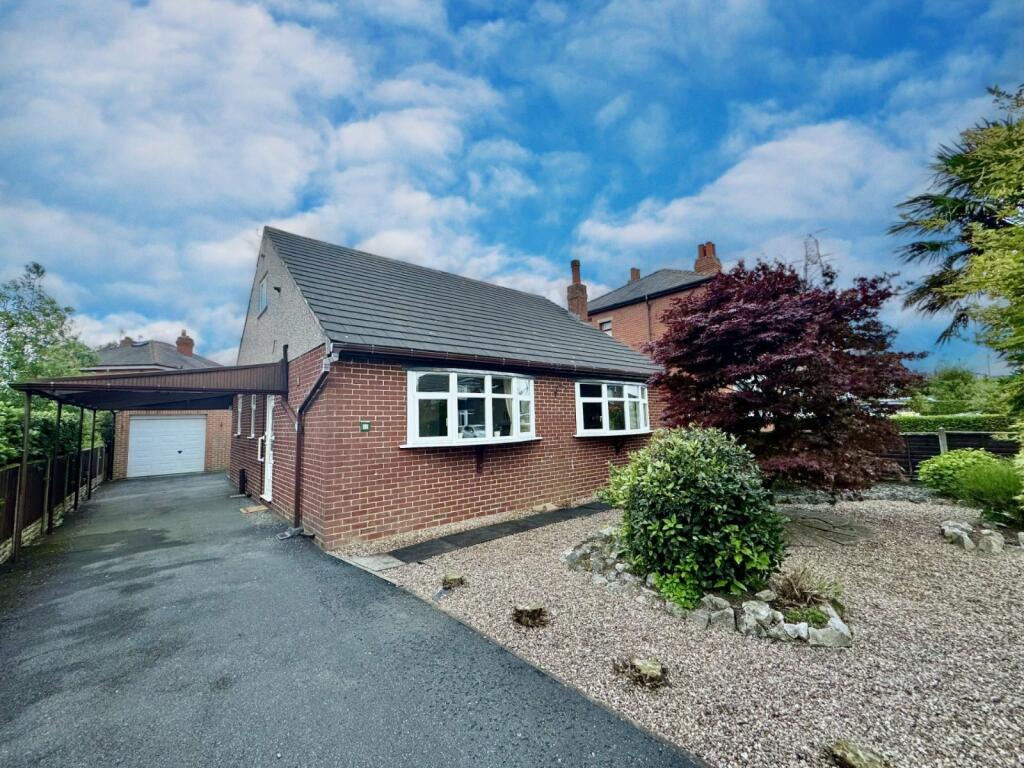 3 bedroom detached house for sale in Lumb Lane, Roberttown, WF15