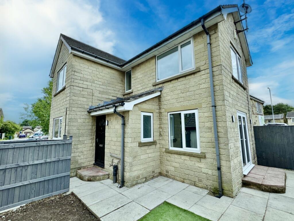 3 bedroom detached house for sale in Dye House Road, Oakenshaw, BD12