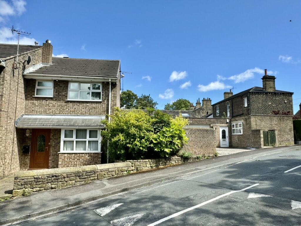 3 bedroom end of terrace house for sale in Kenmore Road, Cleckheaton, BD19