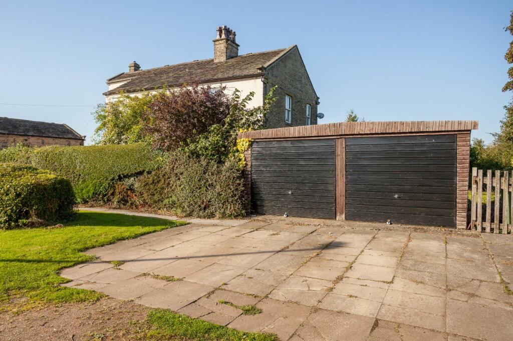 Additional property image - Springfield Terrace, Scholes, BD19