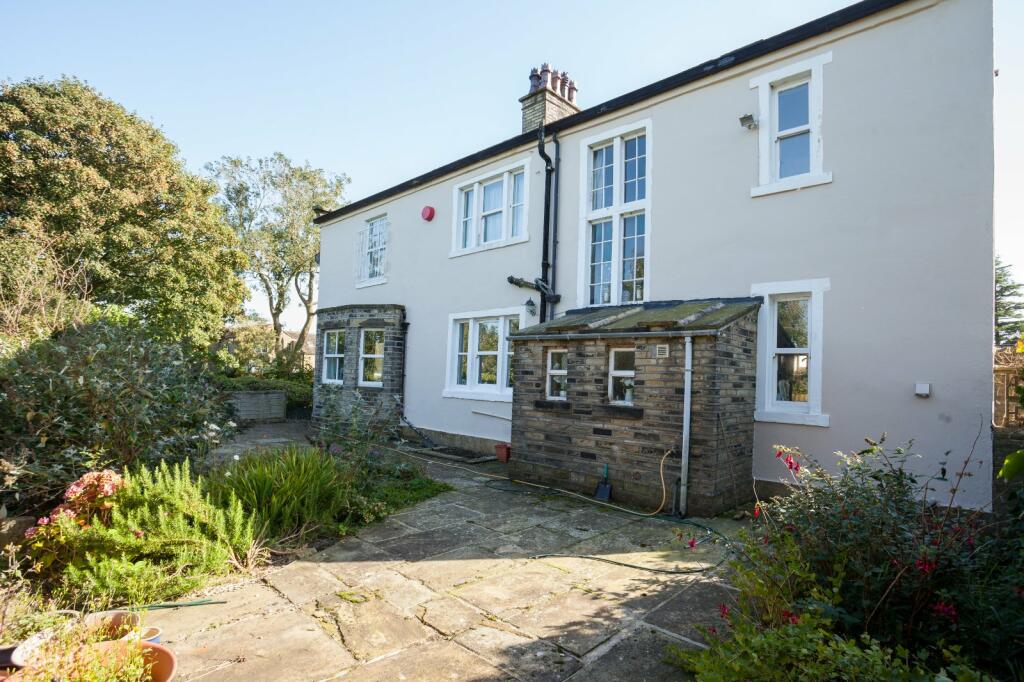 Additional property image - Springfield Terrace, Scholes, BD19