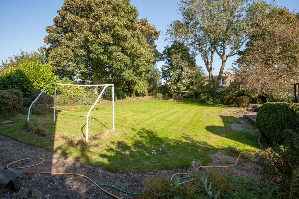 Additional property image - Springfield Terrace, Scholes, BD19