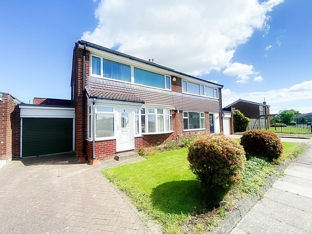 3 bedroom semidetached house for sale in Bourtree Close, Wallsend, NE28