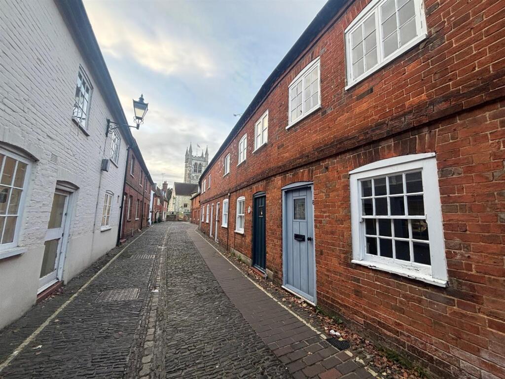 Main image of property: Lower Church Lane, Farnham, GU9 7PS
