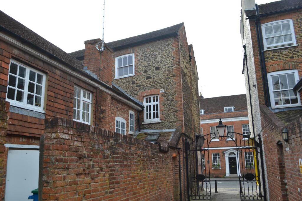 Main image of property: West Street, Farnham, GU9 7EN
