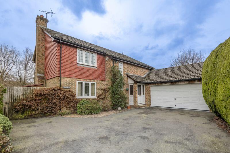 4 Bedroom Detached House For Sale In Roman Way Uckfield Tn22