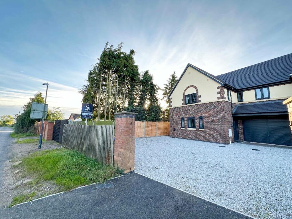 4 bedroom semidetached house for sale in Knightcote Road, Itchington, Southam, CV47