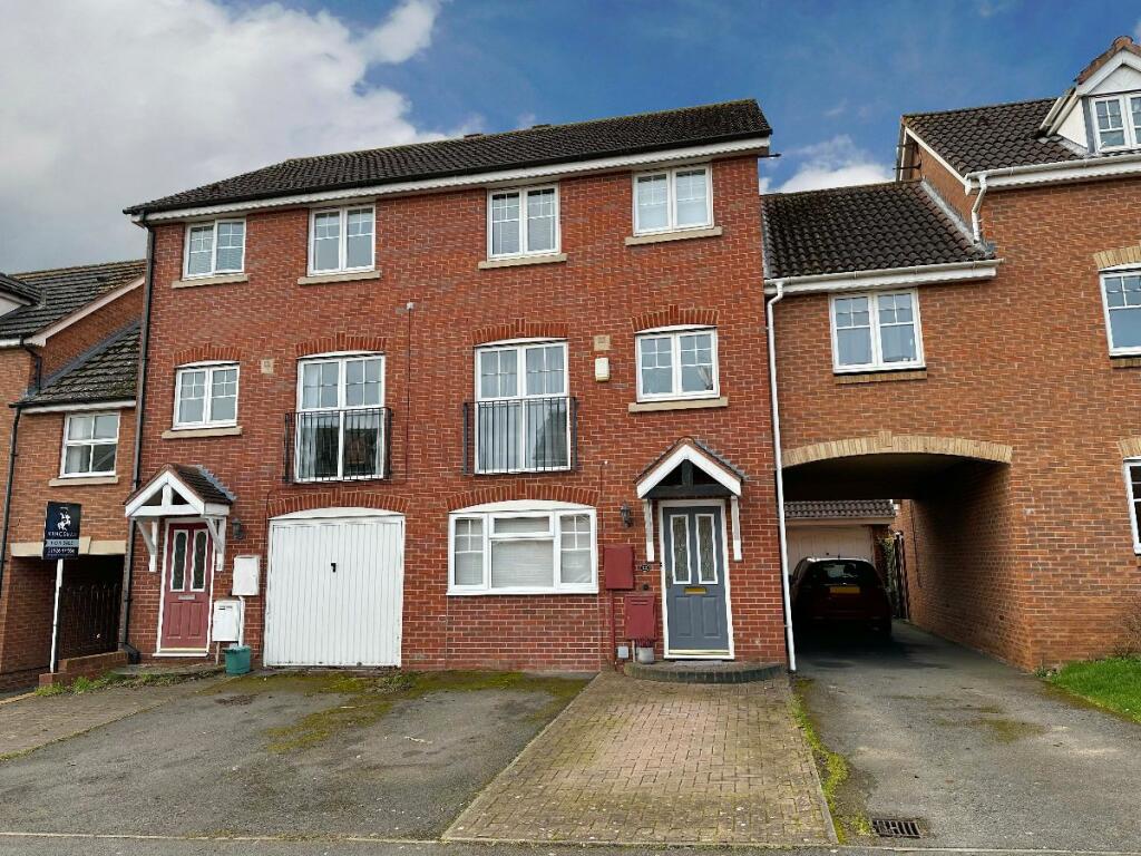4 bedroom terraced house for sale in Narrow Hall Meadow, Chase Meadow