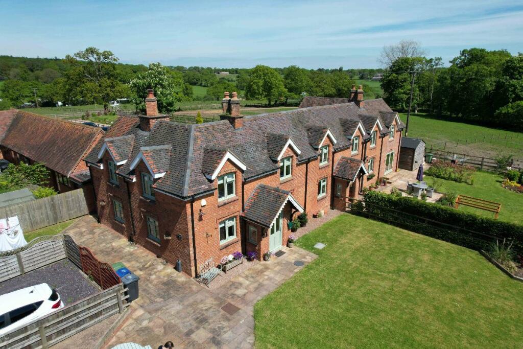 3 bedroom semidetached house for sale in Upper Skilts Farm, Beoley