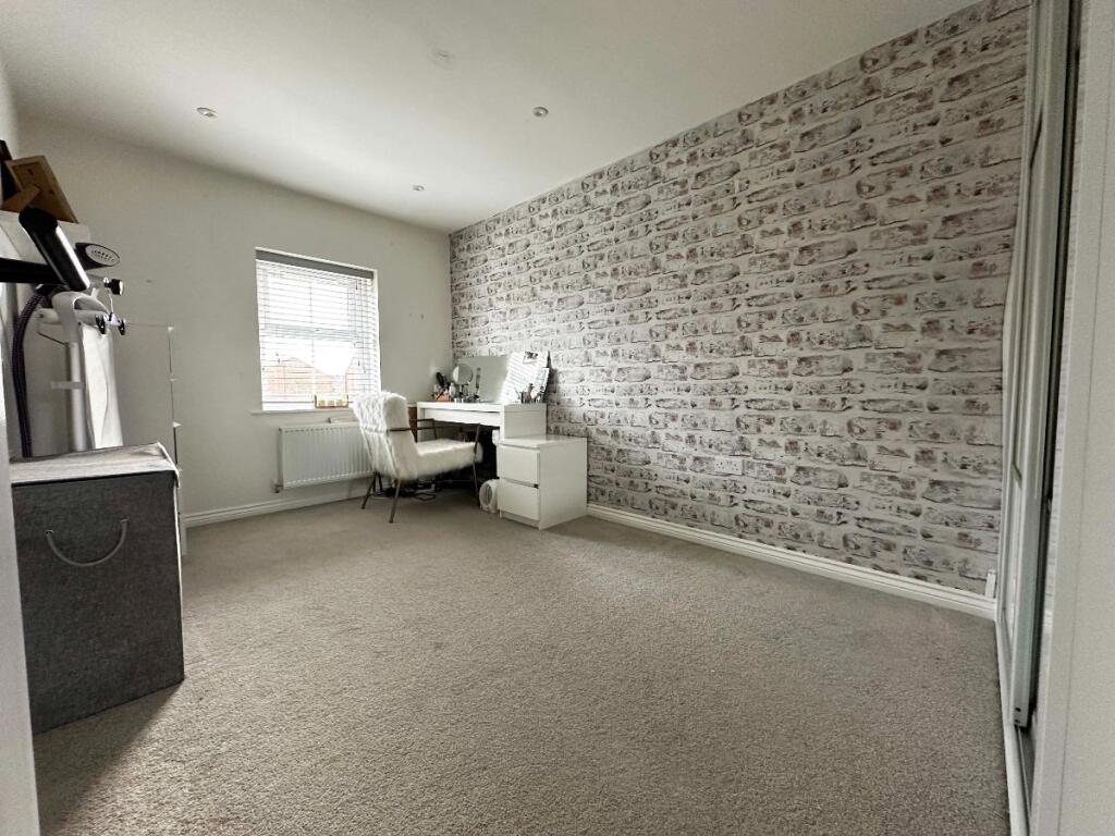 Additional property image - Priors Grove Close, Chase Meadow, Warwick