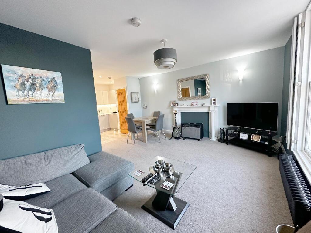 Main image of property: 9 Market Place, Warwick - Superb Apartment