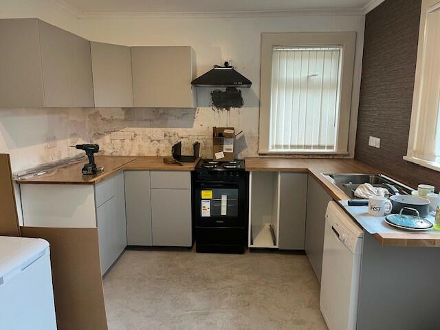 4 bedroom semi-detached house for rent in Furzehill Road, Plymouth, Devon, PL4