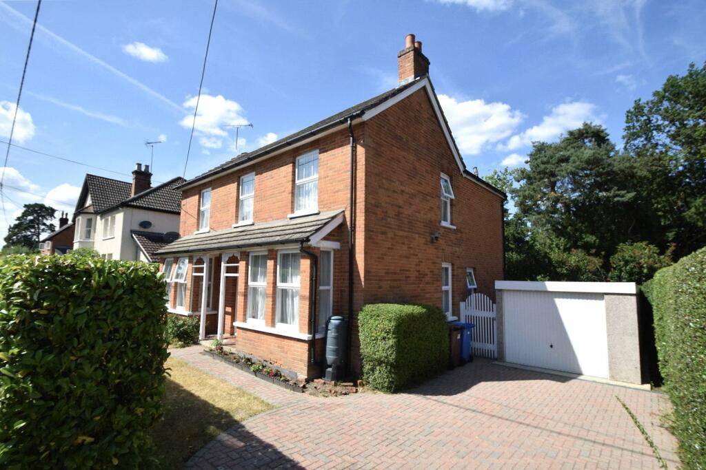 4 bedroom detached house for sale in Longdown Road, Sandhurst