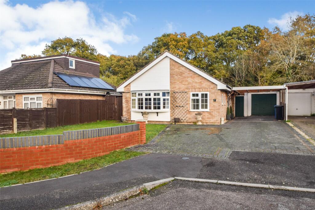 3 bedroom bungalow for sale in Frogmore Grove, Blackwater, Camberley