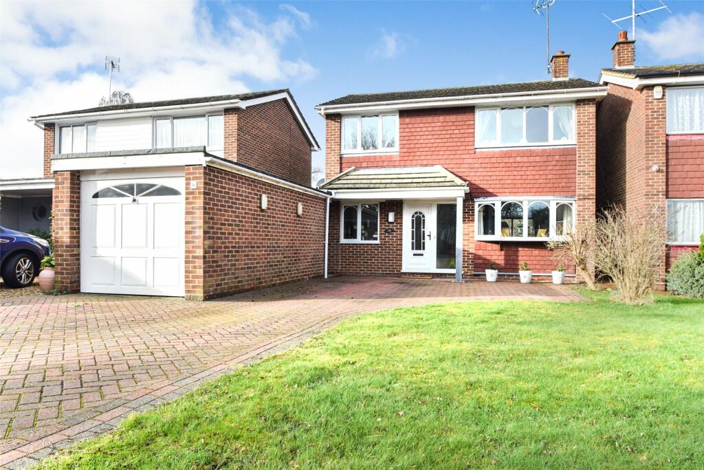 3 bedroom detached house for sale in Village Way, Yateley, Hampshire, GU46