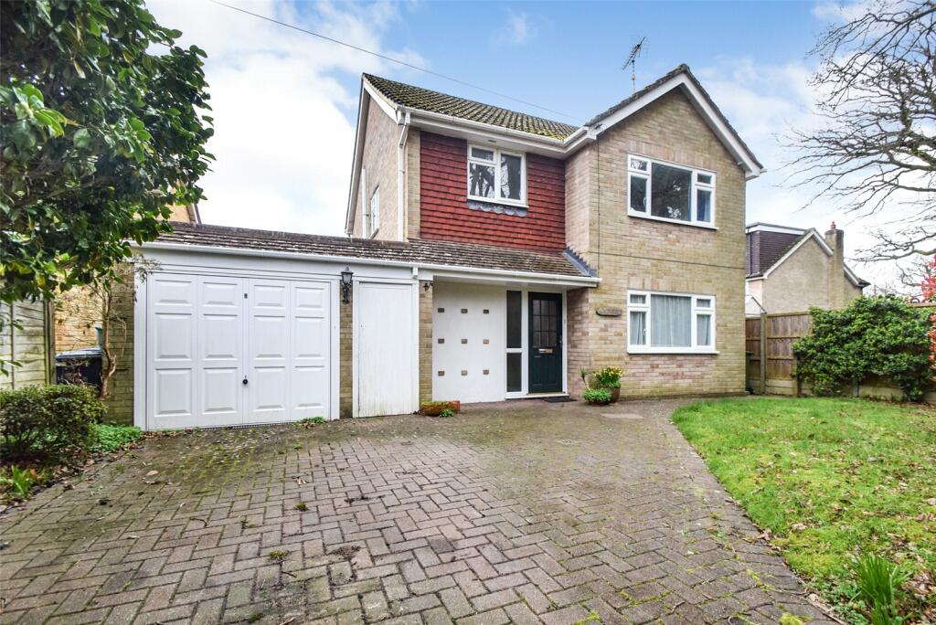 3 bedroom detached house for sale in Handford Lane, Yateley, Hampshire
