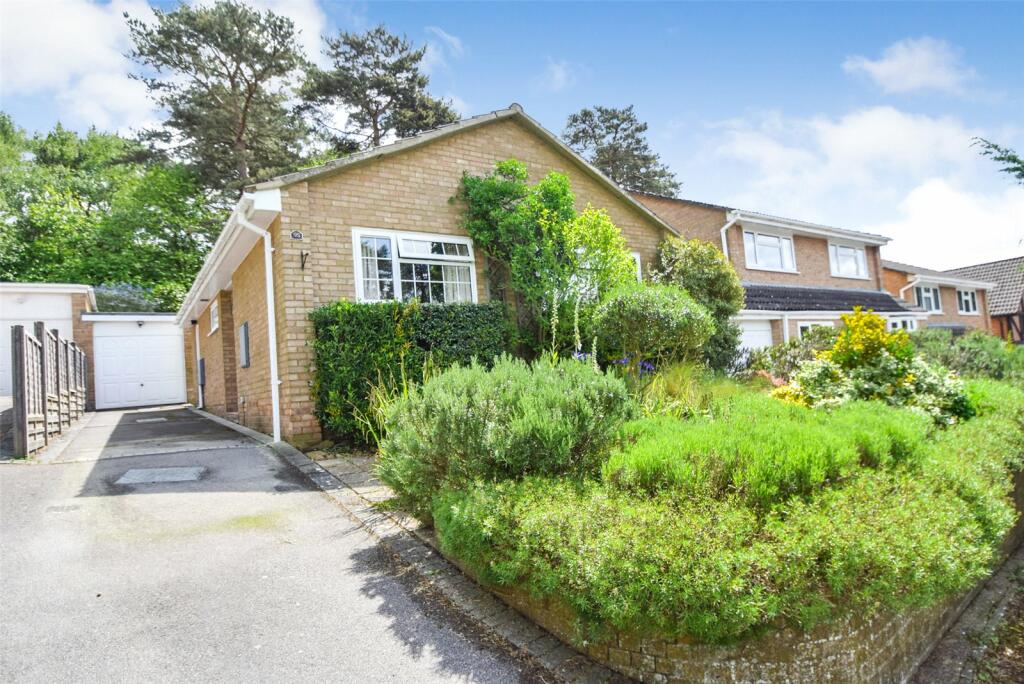 2 bedroom bungalow for sale in Harvard Road, Owlsmoor, Sandhurst