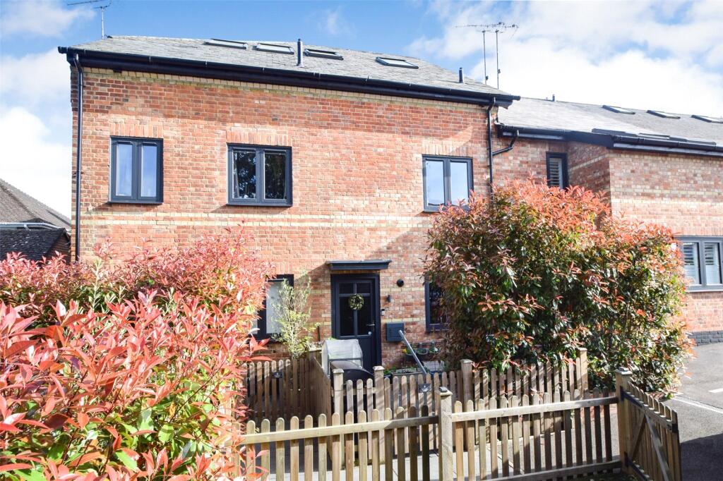 Main image of property: Scotland Hill, Sandhurst, Berkshire, GU47