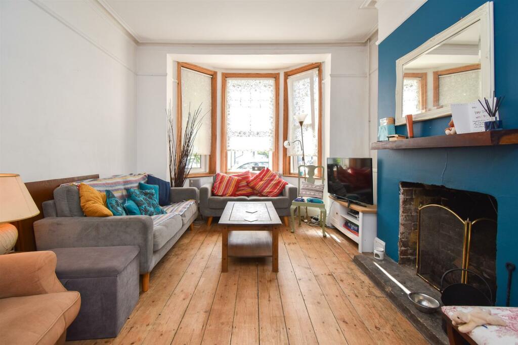 3 bedroom semidetached house for sale in Vale Road, St. LeonardsOn