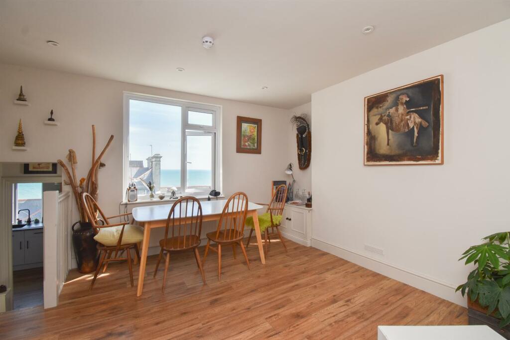 2 bedroom flat for sale in St. Margarets Road, St. LeonardsOnSea, TN37