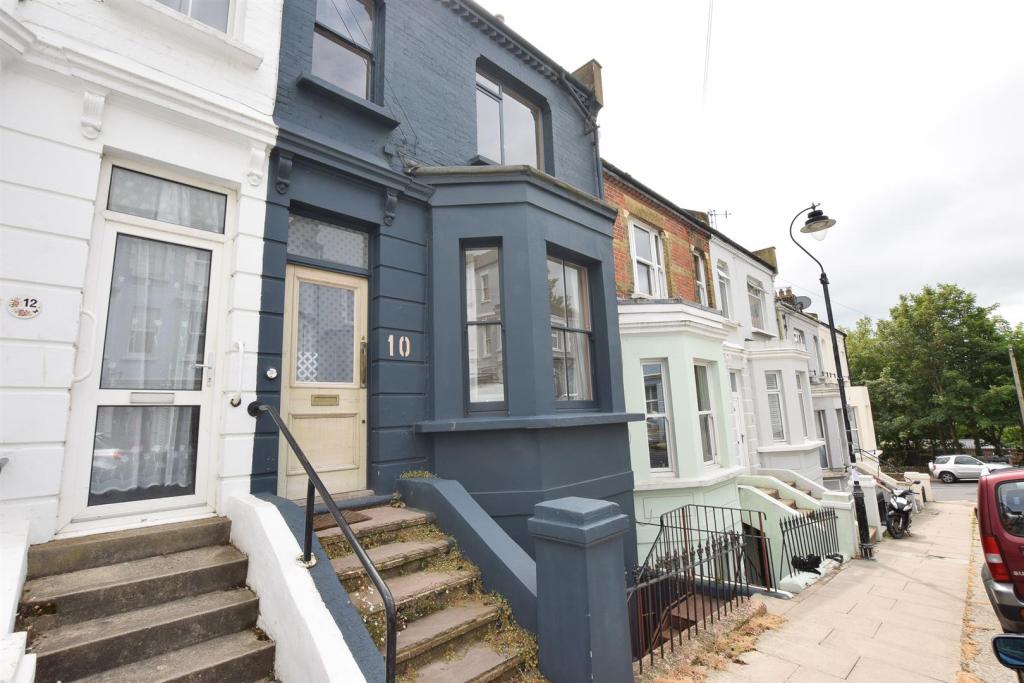 2 bedroom flat for sale in Alexandra Road, St. LeonardsOnSea, TN37