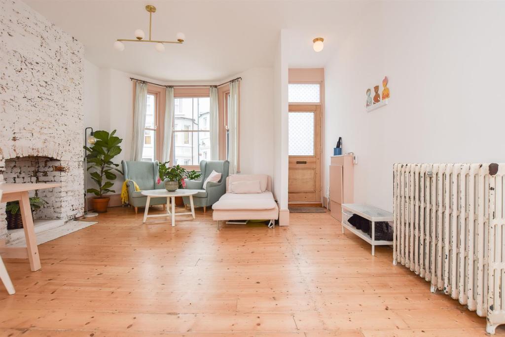 2 bedroom flat for sale in Alexandra Road, St. LeonardsOnSea, TN37