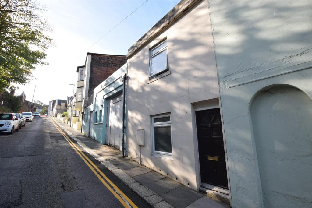 2 bedroom terraced house for sale in Stonefield Road, Hastings, TN34