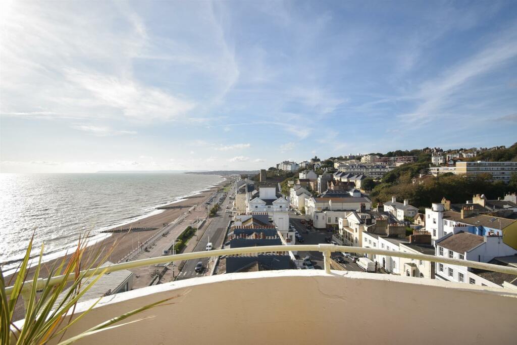2 bedroom flat for sale in Marine Court, St. LeonardsOnSea, TN38