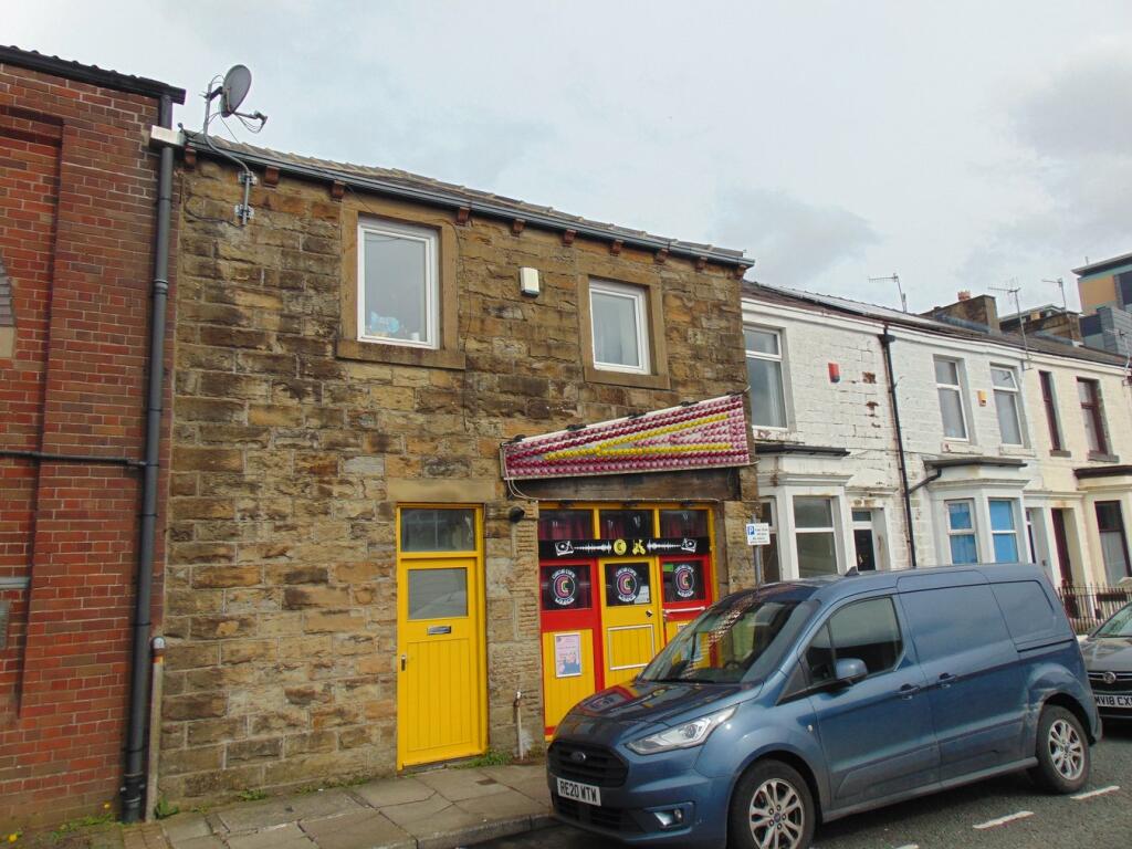Commercial property for rent in Bank Parade, Burnley, BB11