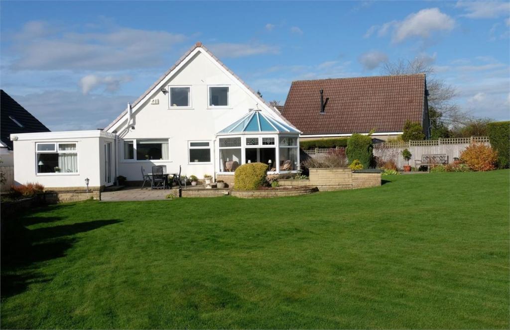 3 bedroom detached house for sale in Lindsay Park, Burnley, Lancashire
