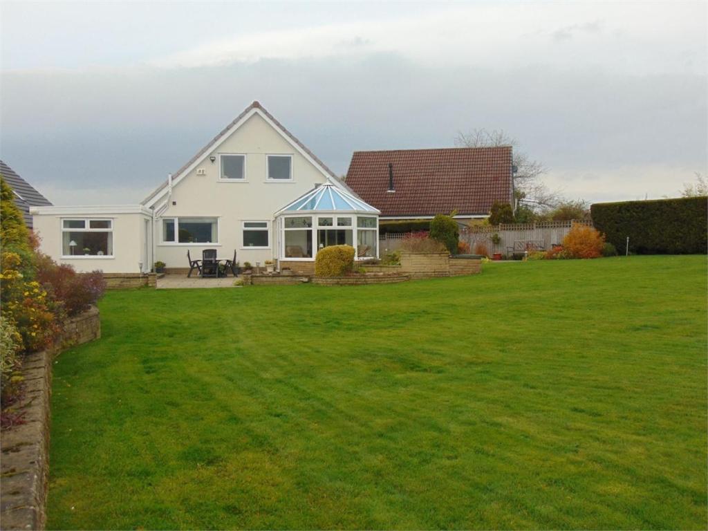 3 bedroom detached house for sale in Lindsay Park, Burnley, Lancashire