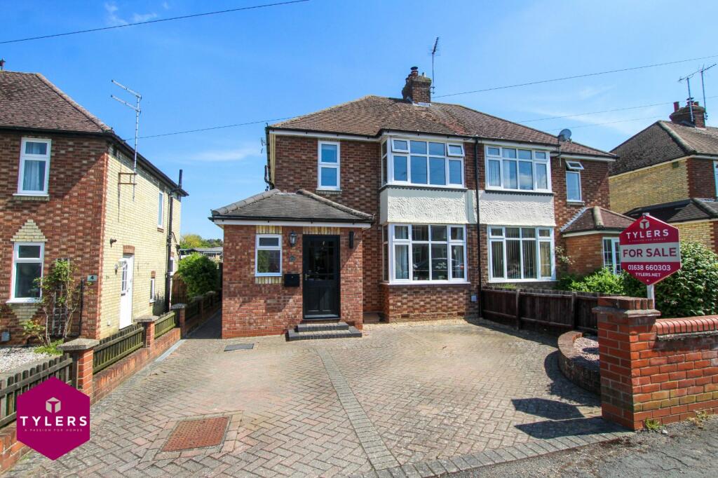 3 bedroom semidetached house for sale in Stretton Avenue, Newmarket