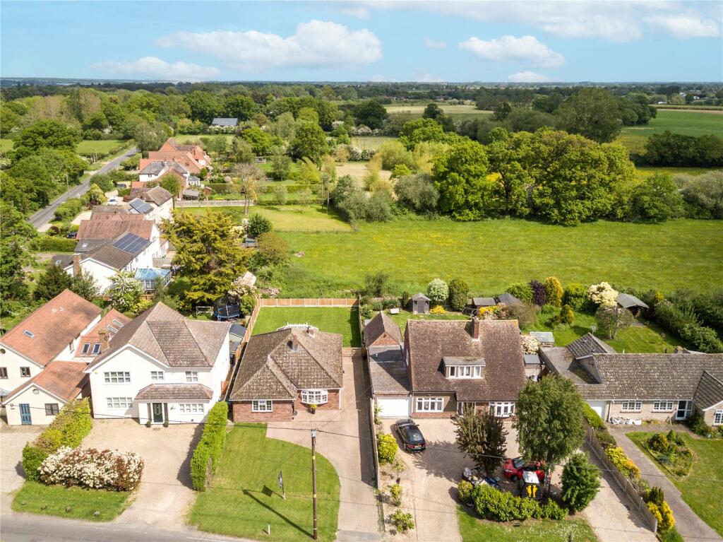 3 bedroom bungalow for sale in Coggeshall Road, Dedham, Colchester