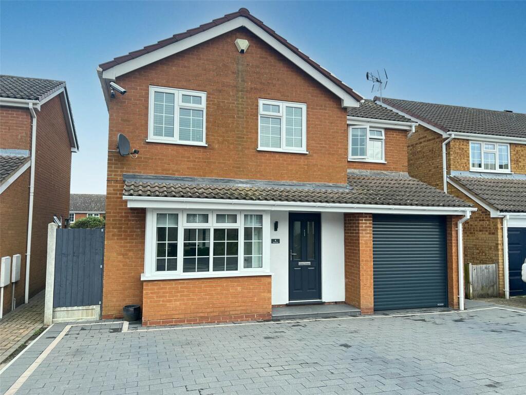 4 bedroom detached house for sale in Sitwell Close, Lawford, Manningtree, Essex, CO11