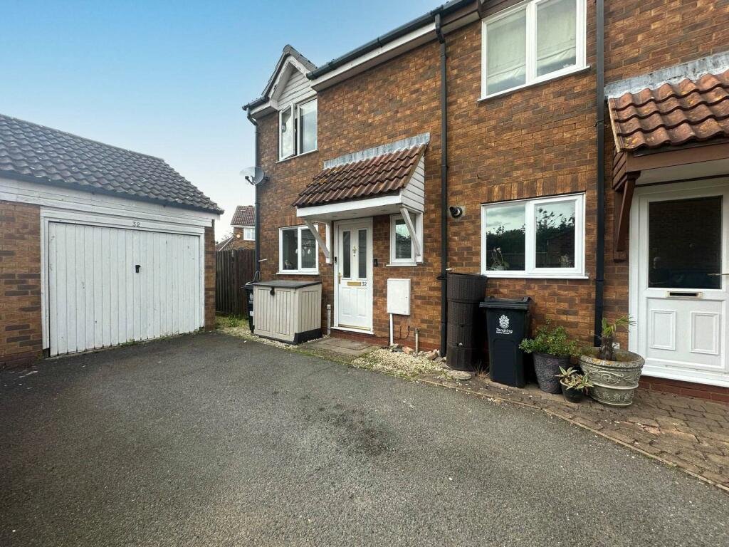 3 bedroom end of terrace house for sale in Lydgate Close, Lawford