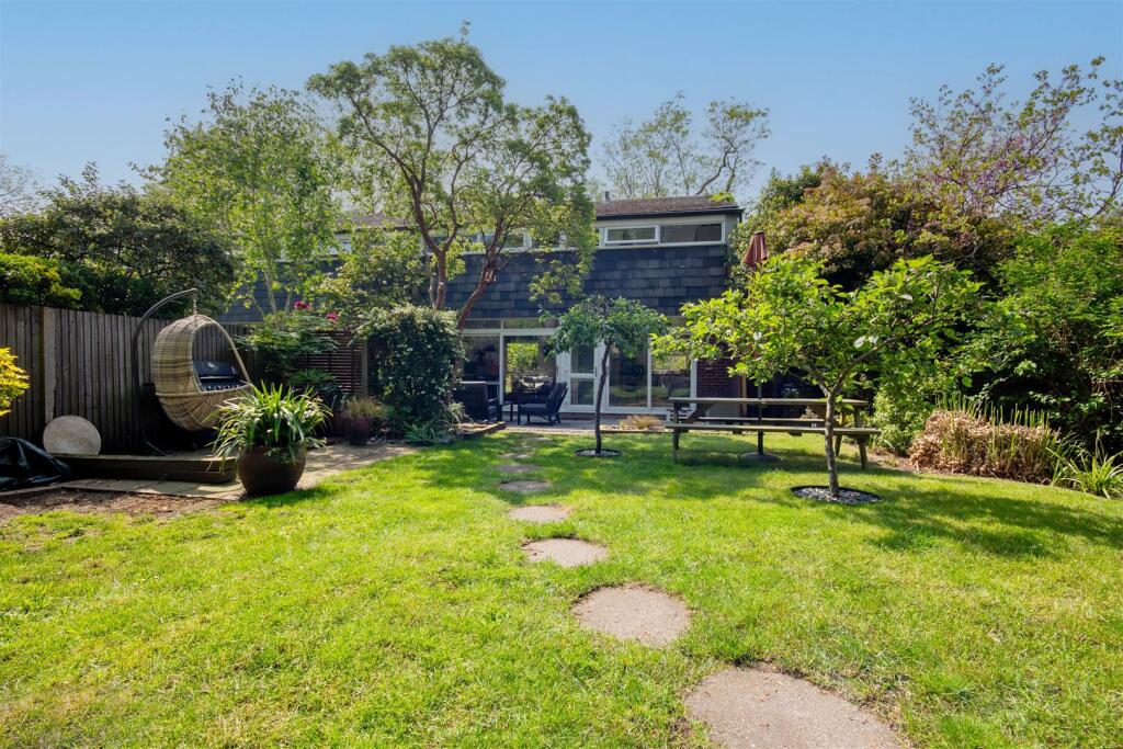 3 bedroom end of terrace house for sale in Weymede, Byfleet, KT14