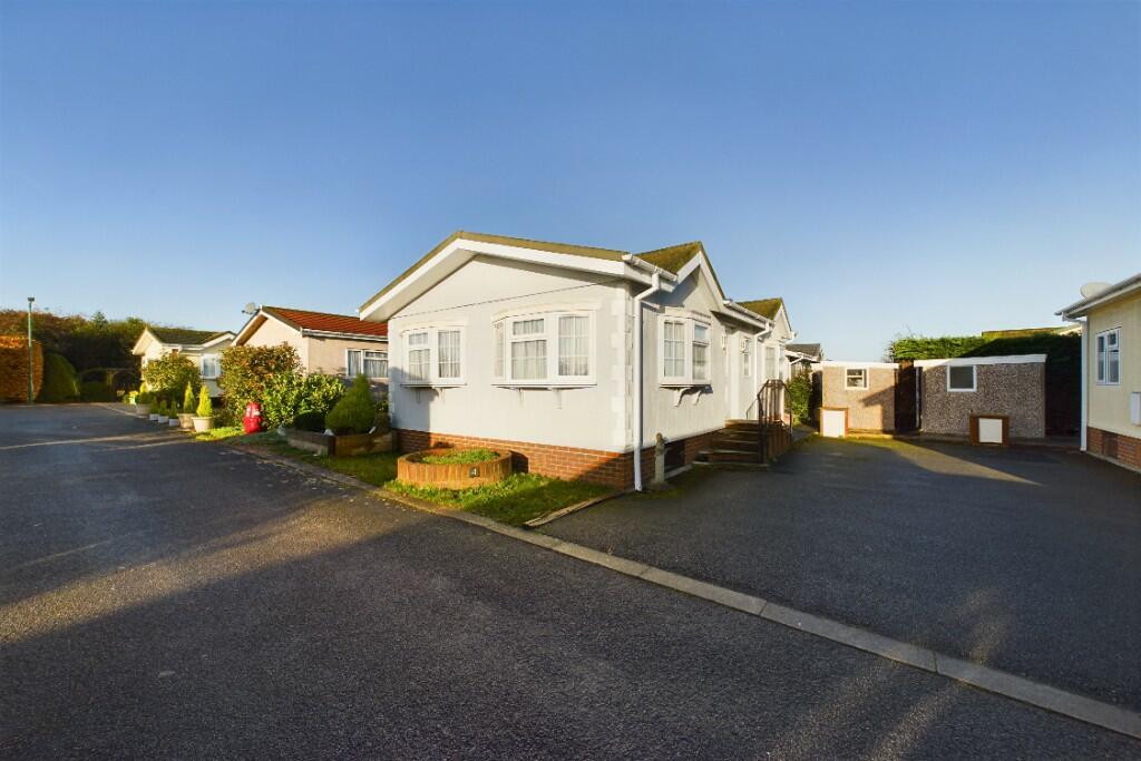 2 bedroom park home for sale in Tenth Avenue, Holly Lodge, Tadworth