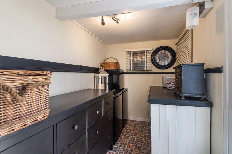 3 bedroom terraced house for sale in Cedar Drive, Edenbridge, TN8