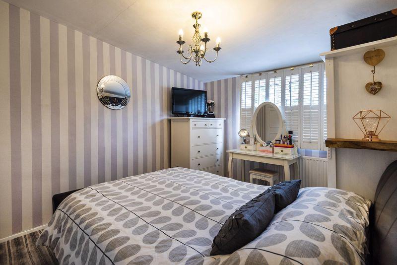 3 bedroom terraced house for sale in Cedar Drive, Edenbridge, TN8