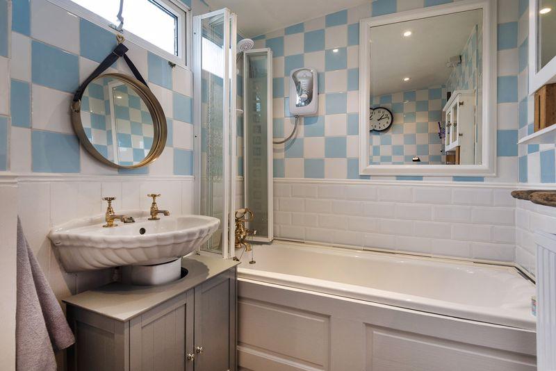 3 bedroom terraced house for sale in Cedar Drive, Edenbridge, TN8