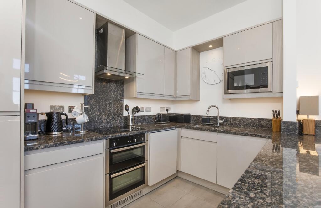 Apartment to rent on The Residence Road, York, North