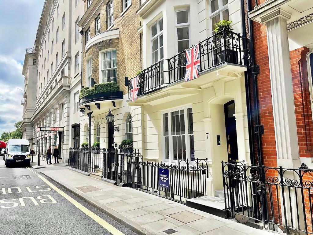 Serviced office to lease in Stratton Street, London, W1J