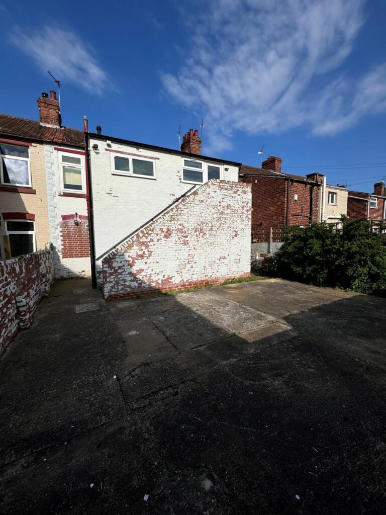 2 bedroom flat for rent in Askern Road, Doncaster, DN5