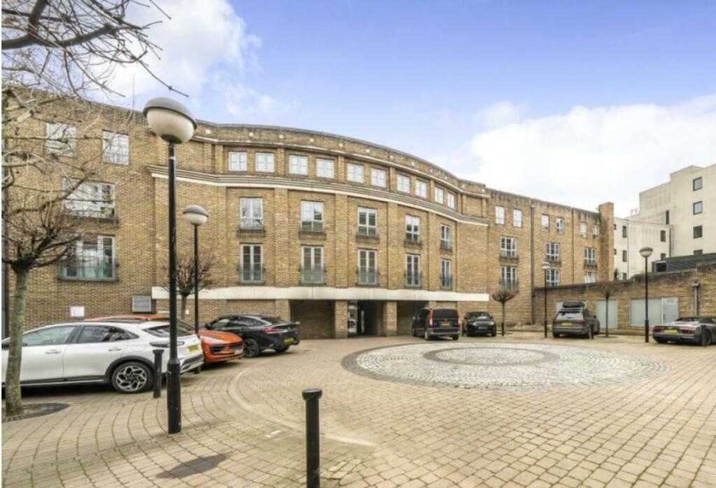 Main image of property: Roberts Court, London, N1