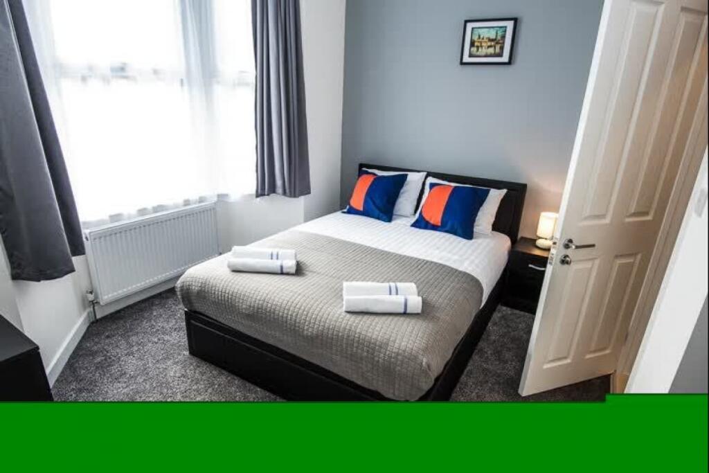 Main image of property: Leeds Street London N18