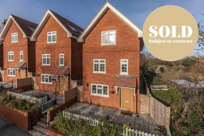 4 bedroom detached house for sale in Vale Avenue, Patcham, BN1