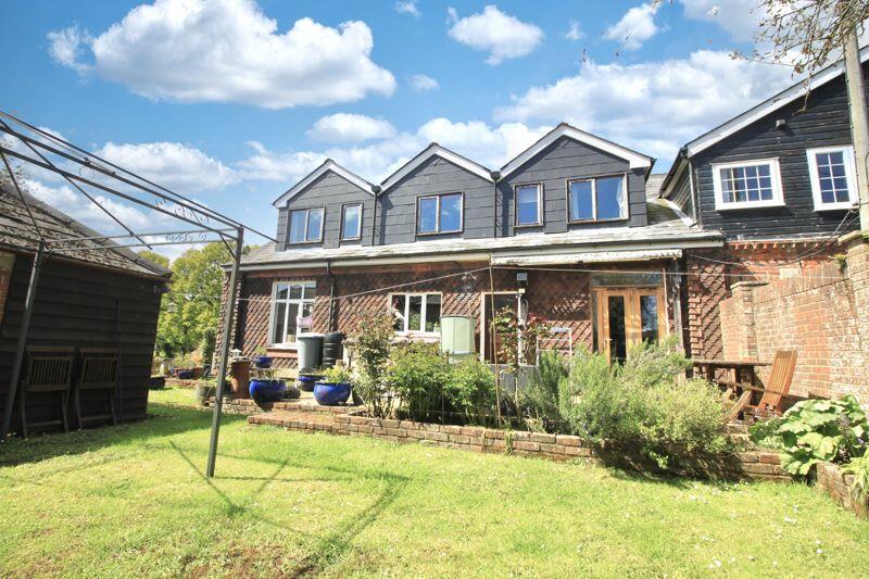 3 bedroom character property for sale in Winchester Road, Botley With Annexe, SO32