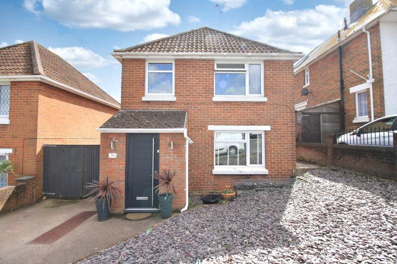 3 bedroom detached house for sale in Litchfield Road, Midanbury, SO18