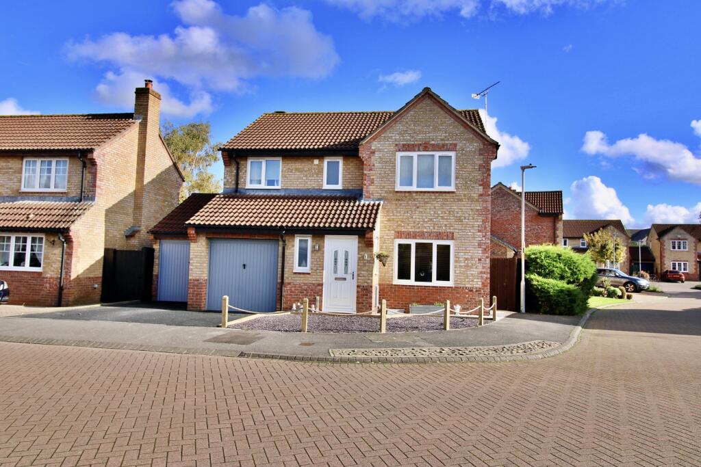 4 bedroom detached house for sale in Primrose Drive, Melksham